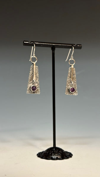 .925 HERA PROTECTRESS EARRINGS WITH AMETHYST BR156