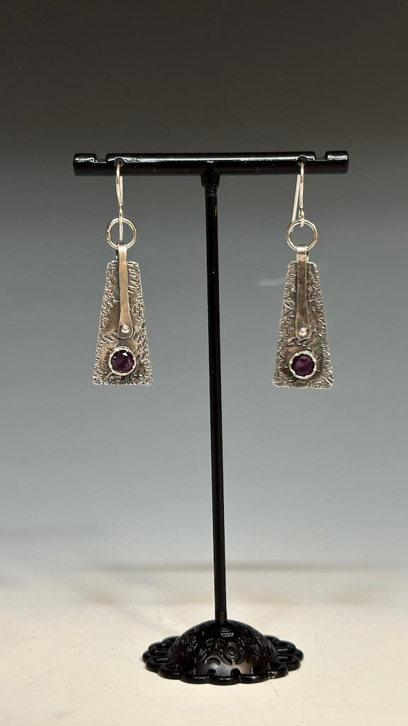 .925 HERA PROTECTRESS EARRINGS WITH AMETHYST BR156