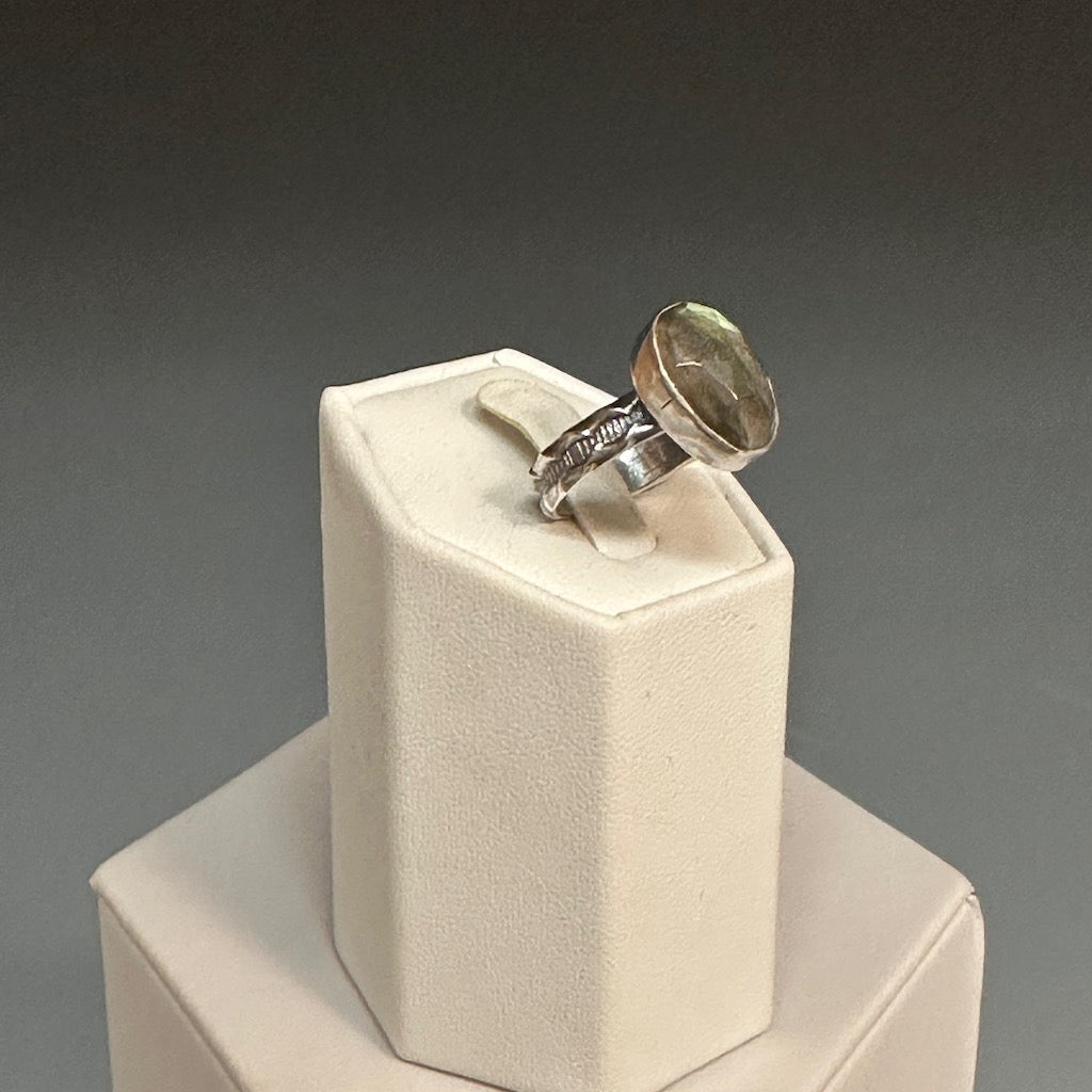 .925 GREEN LABRADORITE DUKE BAND RING BR198