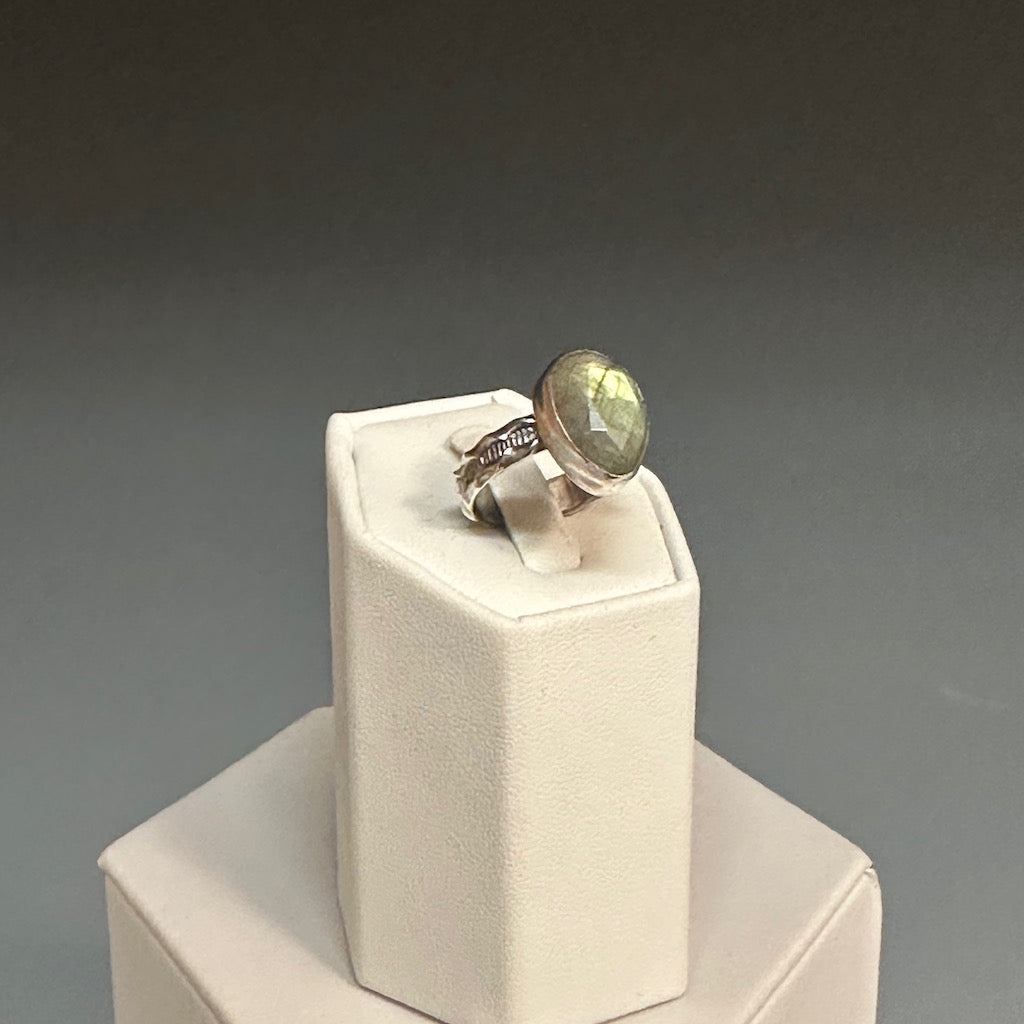 .925 GREEN LABRADORITE DUKE BAND RING BR199