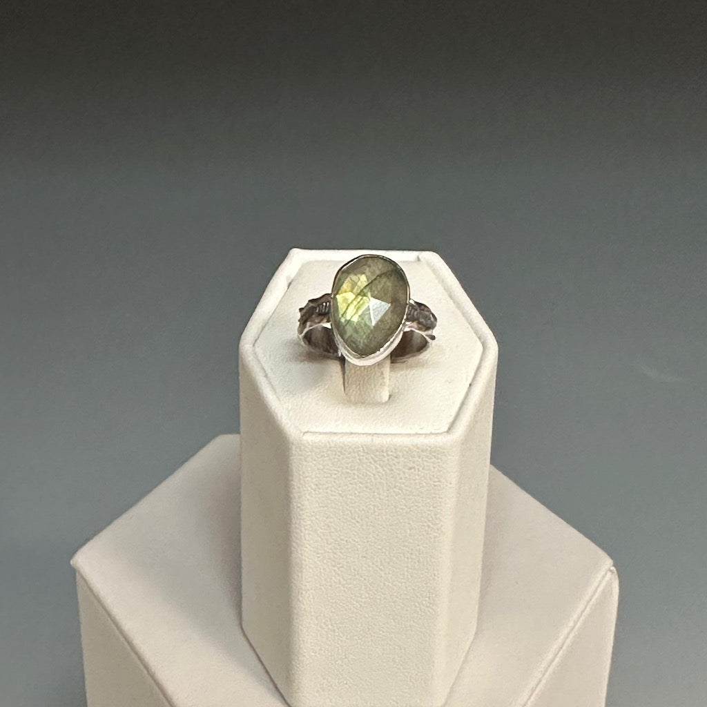 .925 GREEN LABRADORITE DUKE BAND RING BR199