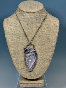 .925 HERA PROTECTRESS PENDANT W/PINK, PURPLE LAGUNA LACE AGATE AND NATURAL SAPPHIRE AND CHAIN BR312