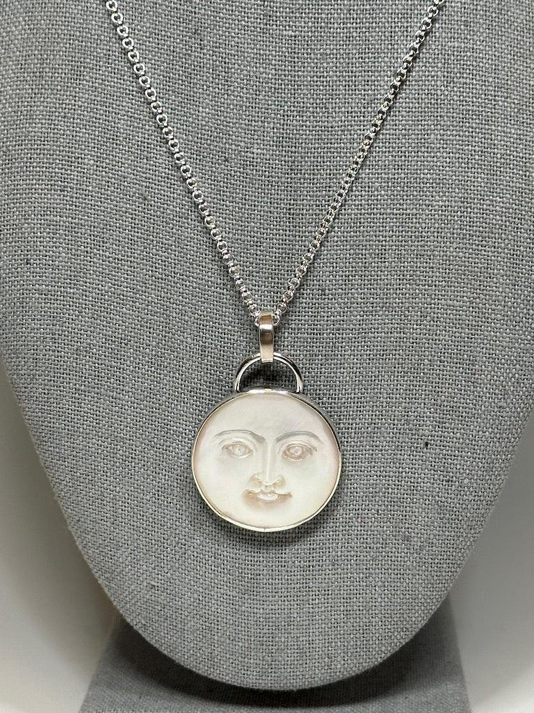 .925 SILVER PENDANT WITH MOTHER OF PEARL MOON FACE BR319