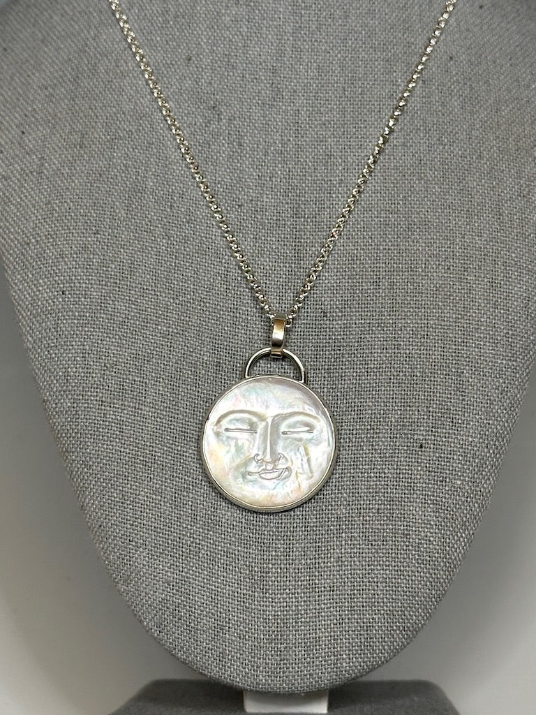 .925 SILVER PENDANT WITH MOTHER OF PEARL MOON FACE BR320