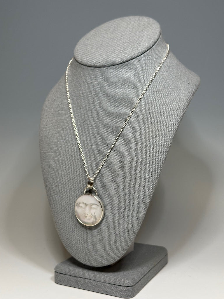 .925 SILVER PENDANT WITH MOTHER OF PEARL MOON FACE BR320