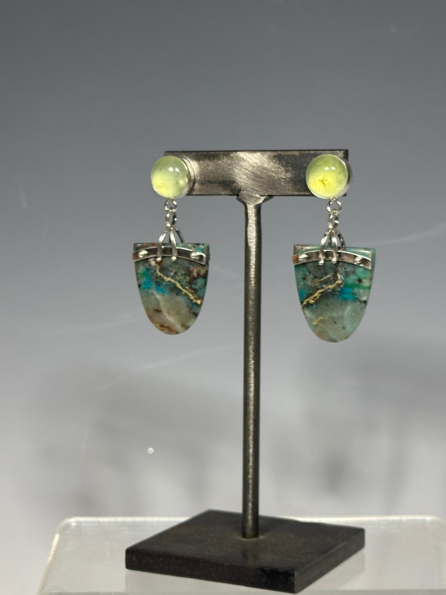 .925 PREHNITE POST EARRINGS W/CHRYSOCOLLA SLICE BR365