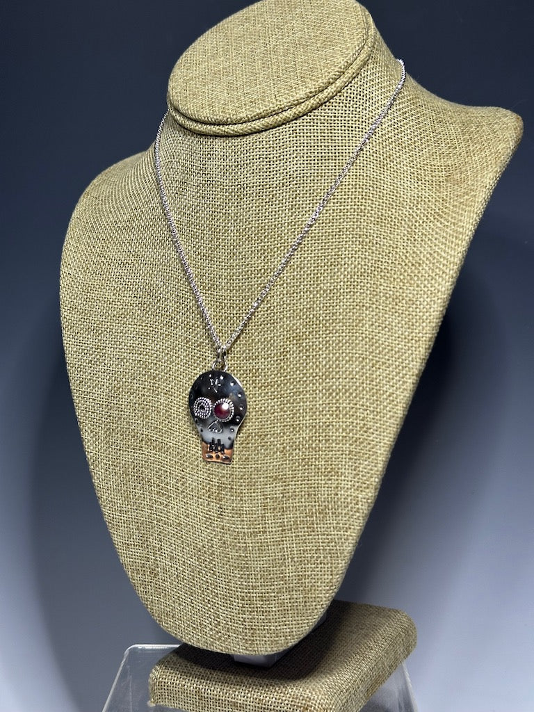 .925 SUGAR SKULL STAR W/GARNET PENDANT NECKLACE BR373