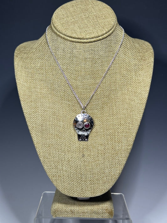 .925 SUGAR SKULL STAR W/GARNET PENDANT NECKLACE BR373