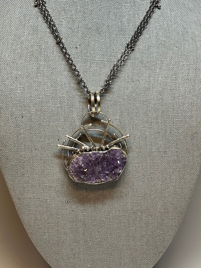 .925NAVIGATOR PENDANT WITH AMETHYST DRUZY AND STERLING SILVER CHAIN BR401