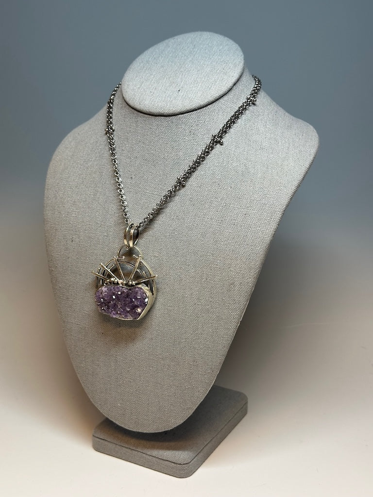 .925NAVIGATOR PENDANT WITH AMETHYST DRUZY AND STERLING SILVER CHAIN BR401