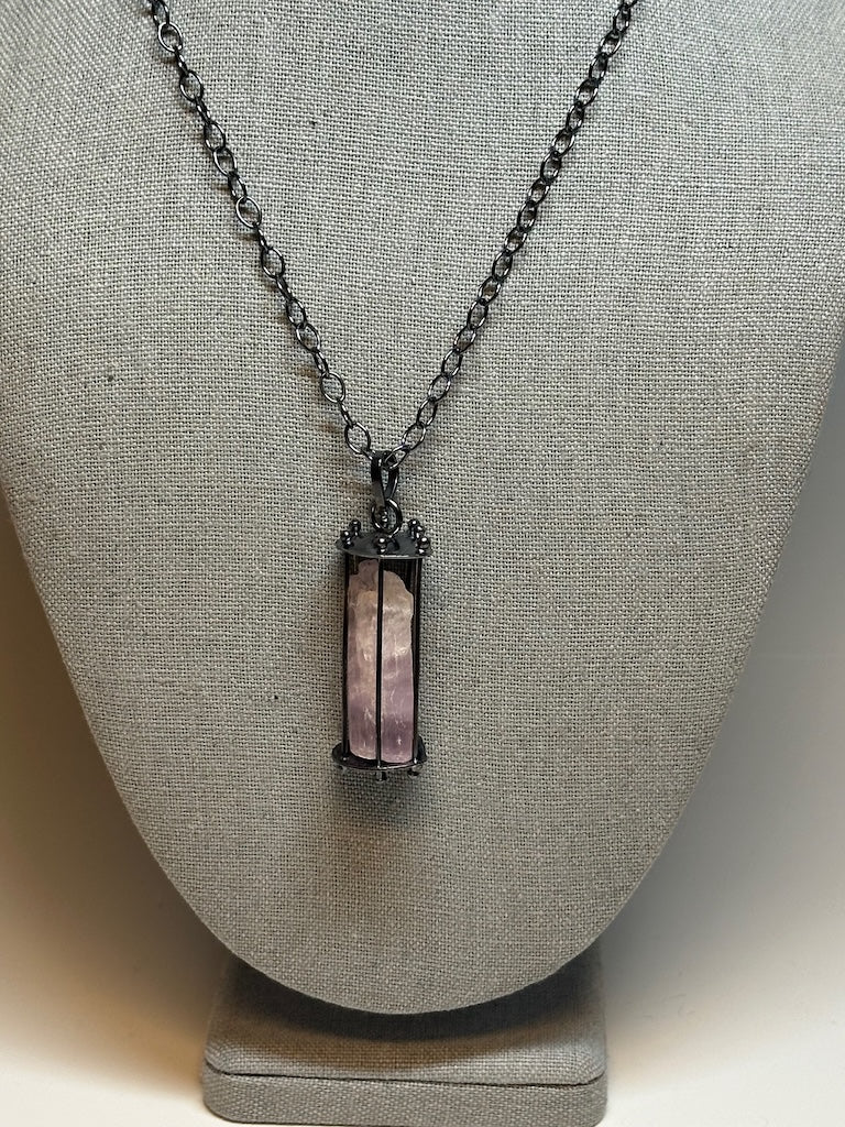 .925 OXIDIZED CAGED KUNZITE PENDANT WITH OXIDIZED STERLING SILVER CHIAN BR403