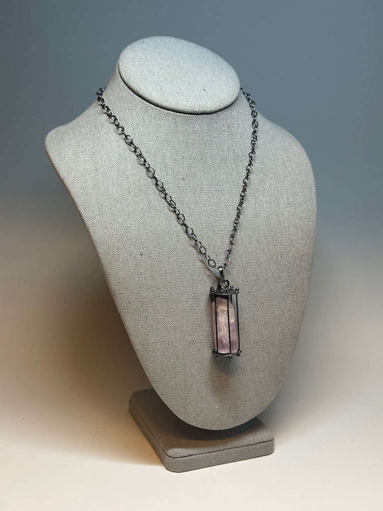 .925 OXIDIZED CAGED KUNZITE PENDANT WITH OXIDIZED STERLING SILVER CHIAN BR403