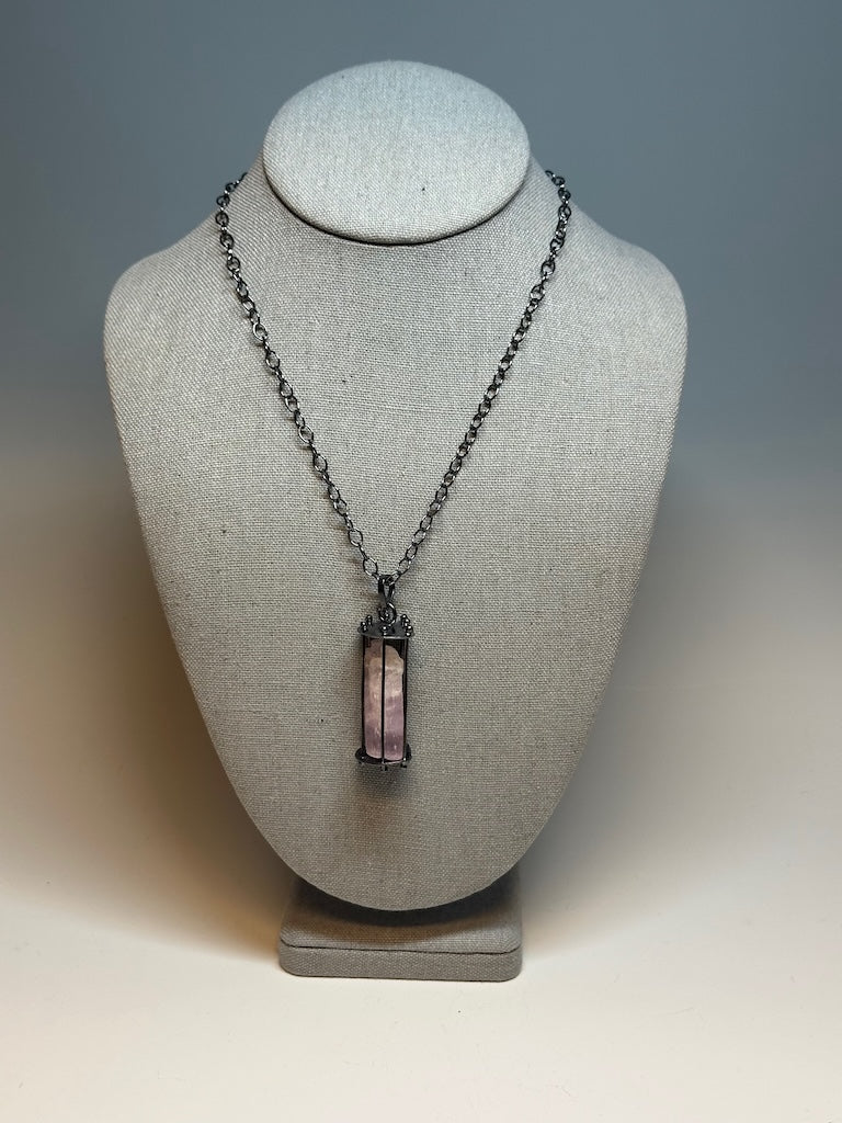 .925 OXIDIZED CAGED KUNZITE PENDANT WITH OXIDIZED STERLING SILVER CHIAN BR403