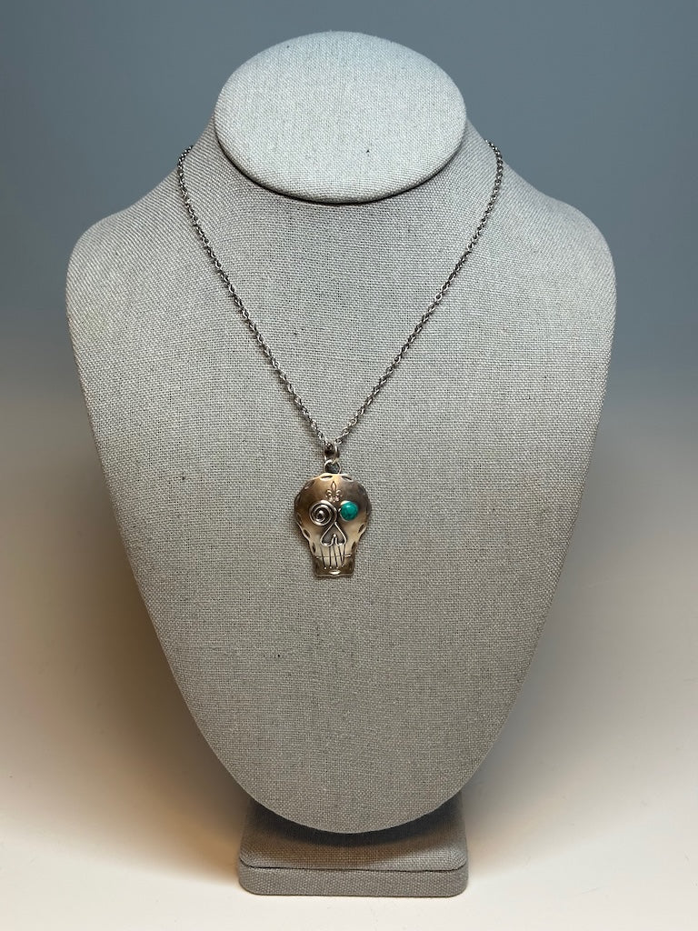 .925 SUGAR SKULL FLEUR DE LIUS W/TUQUOISE PENDANT NECKLACE BR405