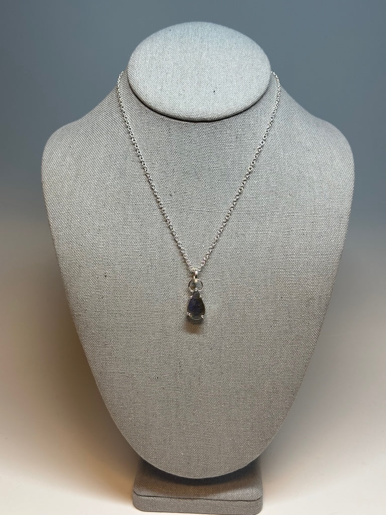 .925 LABRADORITE TEARDROP PRONG SET PENDANT WITH STERLING SILVER CABLE CHAIN BR406