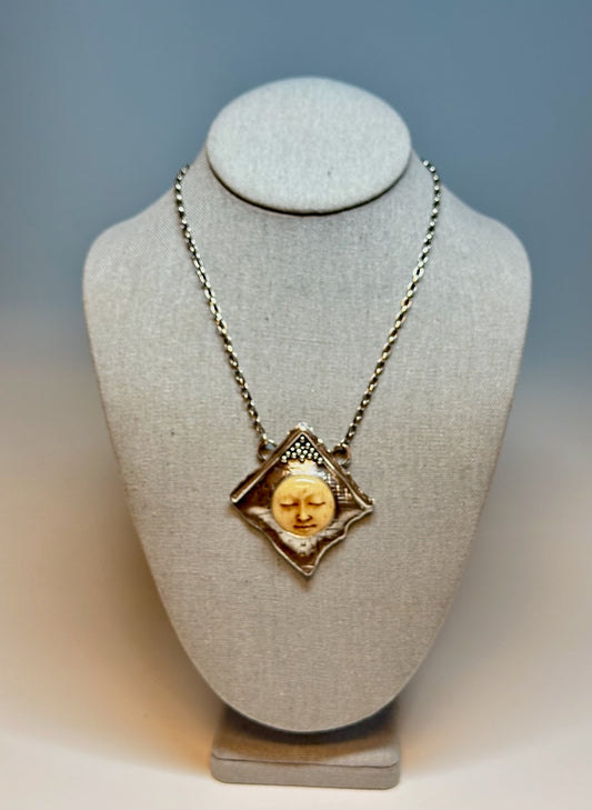 .925 SILVER WITH CARVED BUFFALO BONE MOON FACE PENDANT NECKLACE BR407