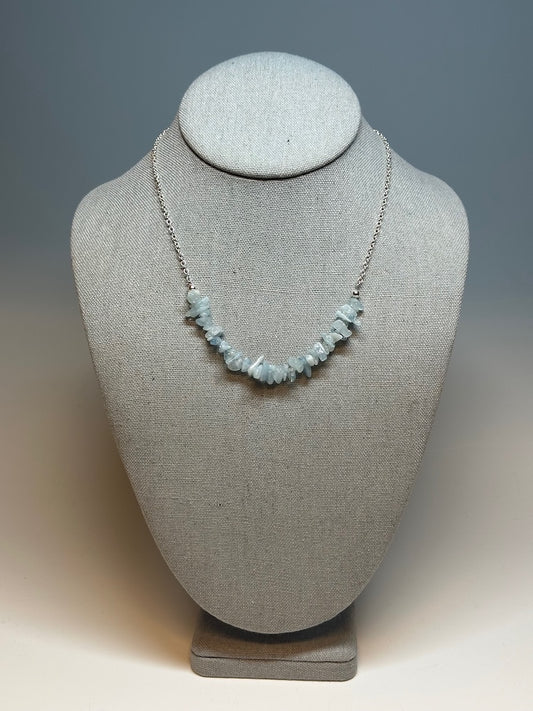 .925 BULLSEYE NECKLACE WITH AQUAMARINE CHIP BEADS AND STERLING SILVER CHAIN BR410