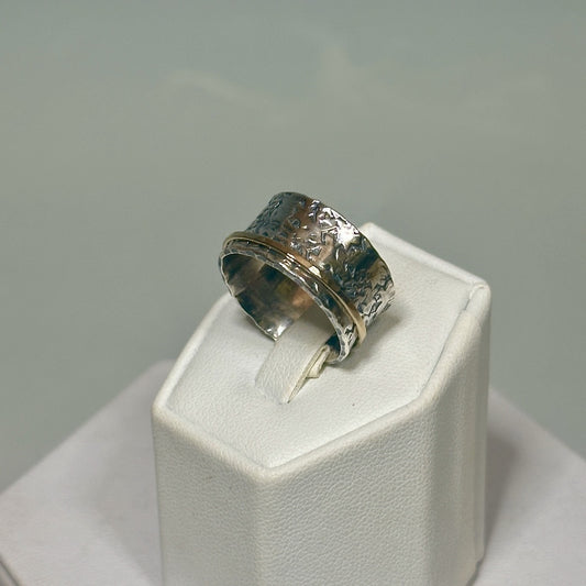 .925 CRUNCHY TEXTURE TWIDDLE RING WITH HAMMERED GOLD FILLED SPINNER BR490