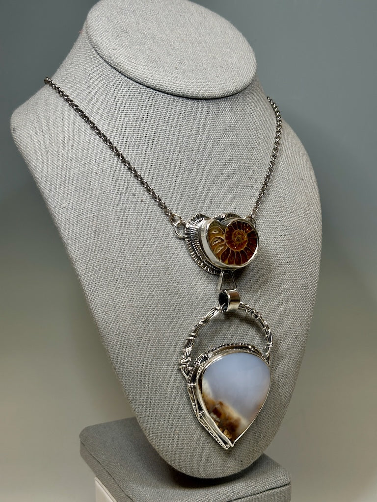 .925 SPIRIT BOX NECKLACE WITH AMMONITE FOSSIL AND NATURAL CHALCEDONY BR493