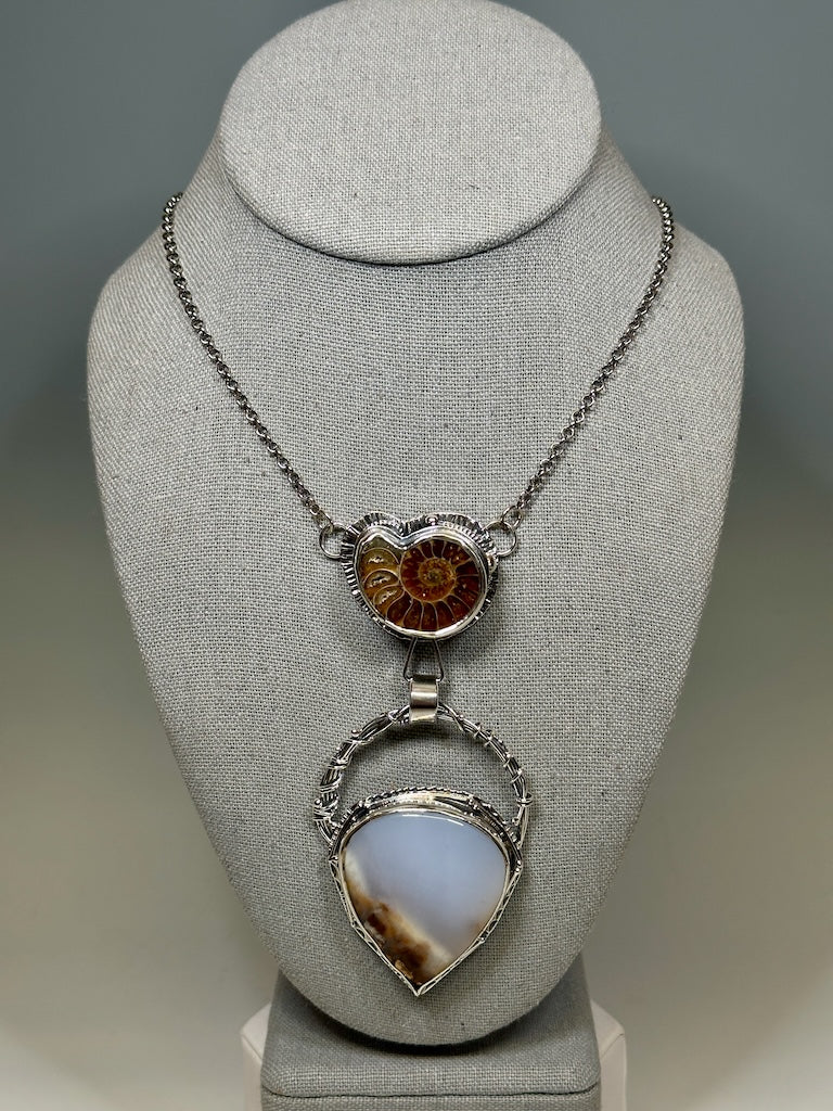 .925 SPIRIT BOX NECKLACE WITH AMMONITE FOSSIL AND NATURAL CHALCEDONY BR493