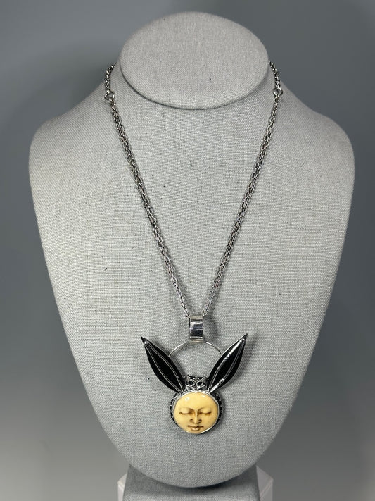 .925 DREAMY QUEEN HARE NECKLACE WITH HAND CARVED BUFFALO BONE FACE BR521