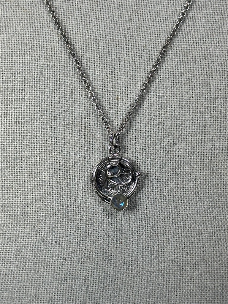.925 WOODLAND OXIDIZED PENDANT WITH LABRADORITE ON OXIDIZED ROLO CHAIN BR525
