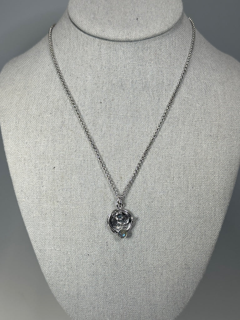 .925 WOODLAND OXIDIZED PENDANT WITH LABRADORITE ON OXIDIZED ROLO CHAIN BR525