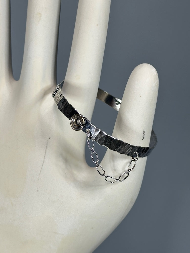 .925/BRONZE BADLANDS 1/4" WIDE BANGLE BRACELET WITH SPIRAL/CHAIN BR554