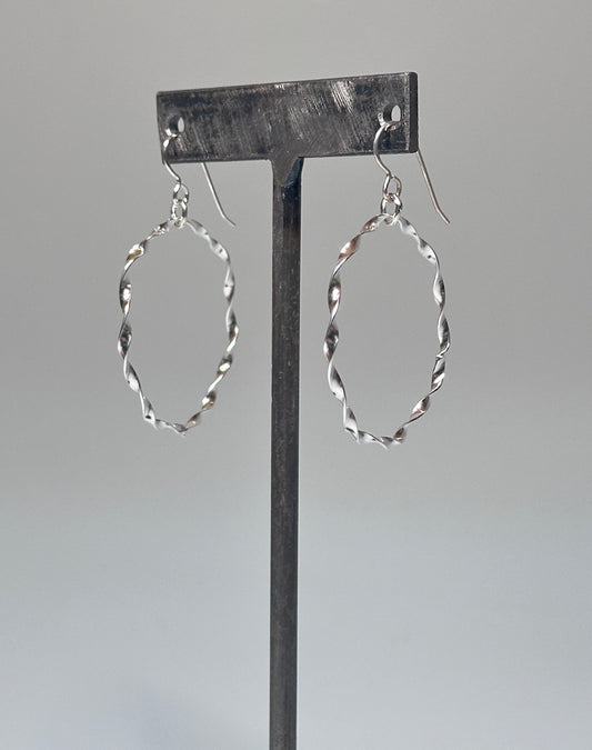 .925 WAVY TWISTED HOOPS WITH FH BR556