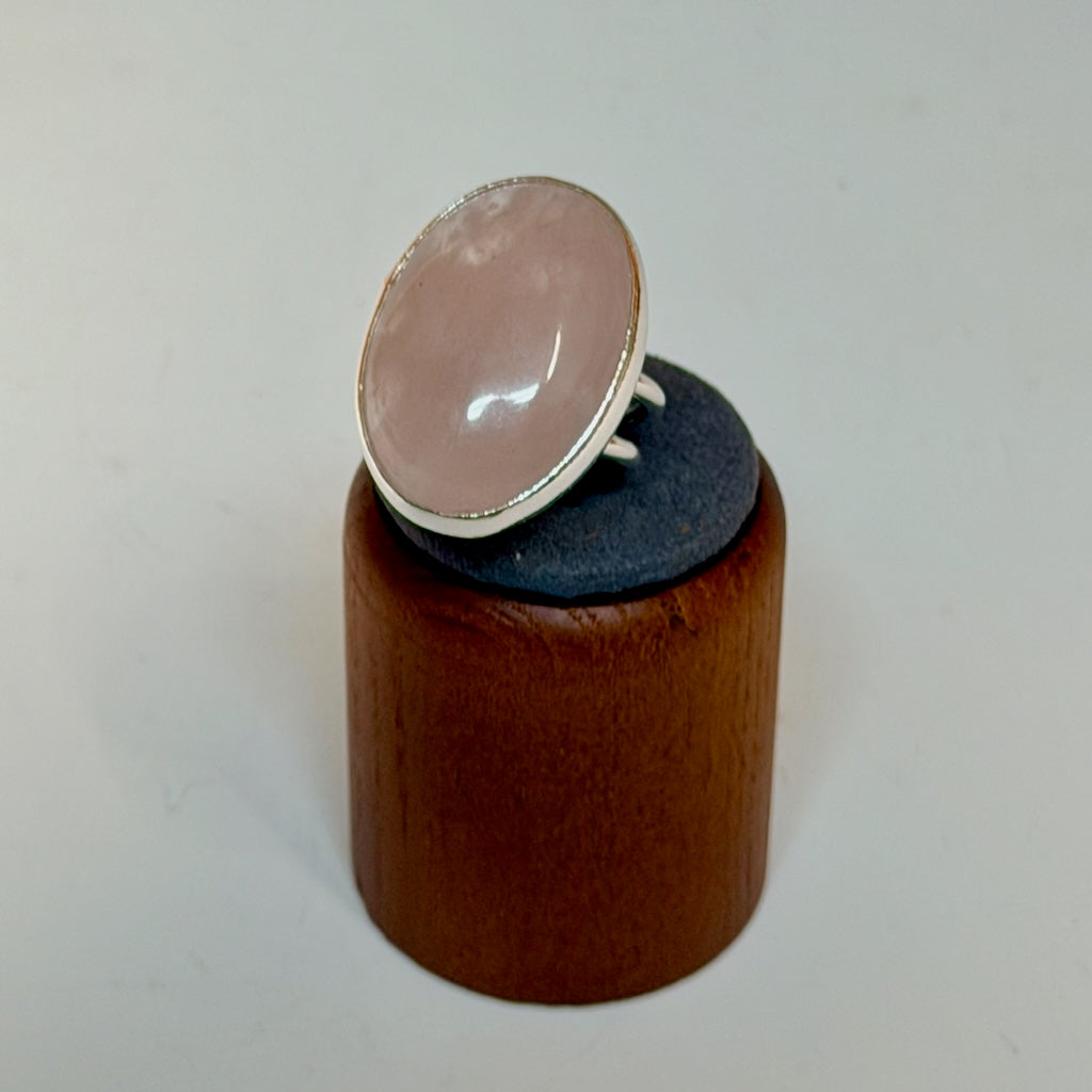 .925 OVAL ROSE QUARTZ RING WITH WIRE WRAP BAND BR571