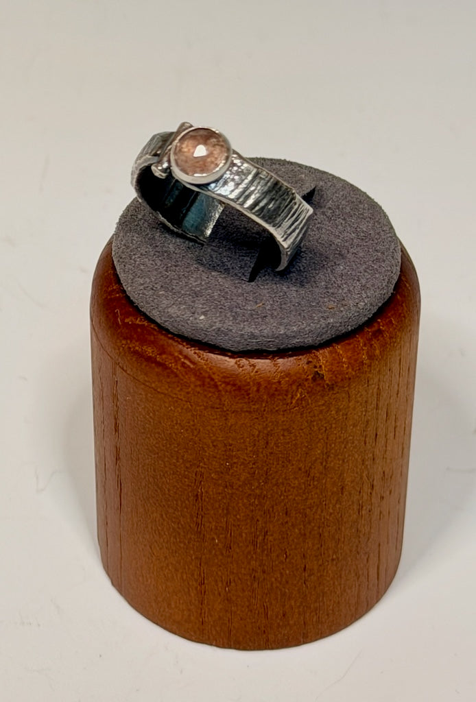.925 OFF ROAD STICK RING WITH STRAWBERRY QUARTZ BR574
