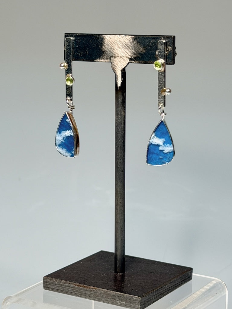 .925 PLUME AGATE DOUBLET DROP EARRINGS WITH PERIDOT, POST ON BAR BR579