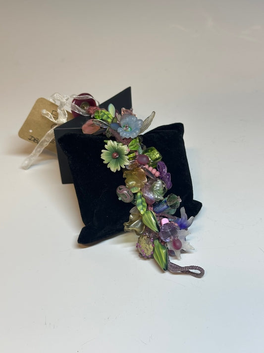 "ENGLISH GARDEN" MACRAME' AND MIXED MEDIA BRACELET DB10