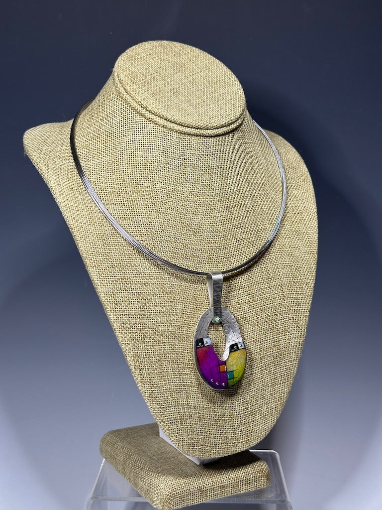 OVAL PRISMA COLOR PENDANT ON LONG BAIL WITH 10 STRAND STEEL CABLE NECKLACE DKA224