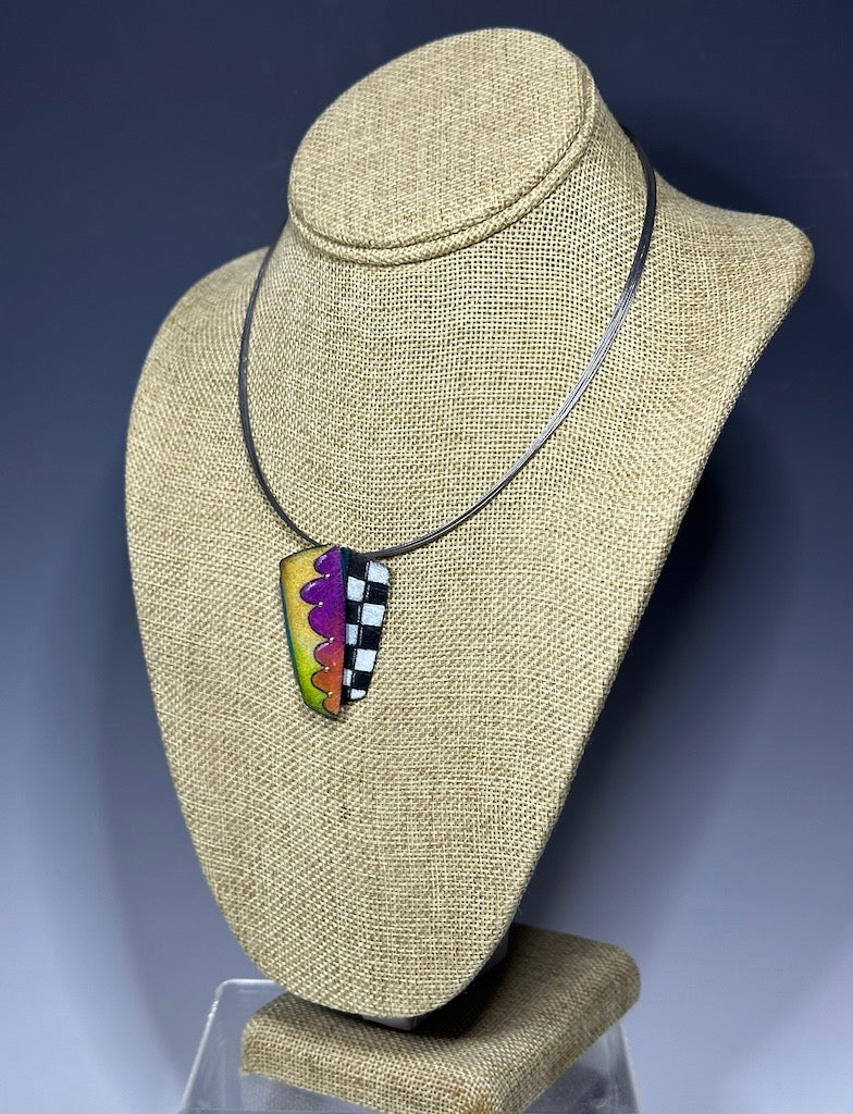 STACKED PRISMA COLOR PENDANT ON MULTI STRAND CABLE  DKA227