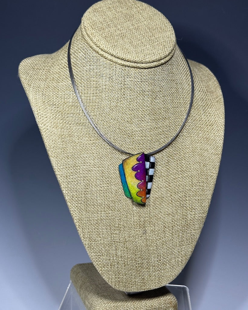 STACKED PRISMA COLOR PENDANT ON MULTI STRAND CABLE  DKA227