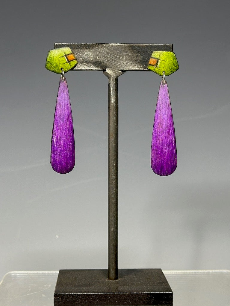 MODERN TEARDROP EARRINGS ON STERLING SILVER POSTS DKA228