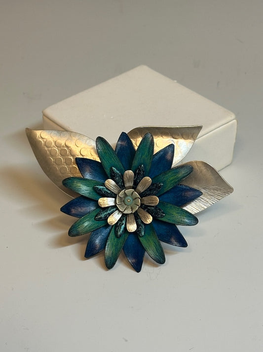 TEAL AND BLUE 5 LAYER FLOWER WITH SILVER LEAVES AND GLASS BEADS PIN/PENDANT DKA236