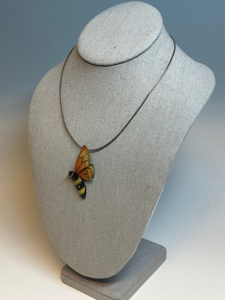 BEE NECKLACE ON OXIDIZED SILVER CABLE NECKLACE DKA237