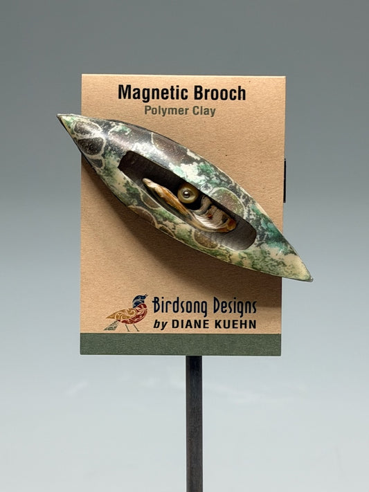 PETAL SHAPED POLYMER CLAY MAGNETIC BROOCH FEATURING A SHELL AND CULTURED PEARL PCB874