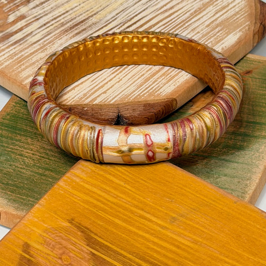 STRIPED PATTERN POLYMER CLAY BANGLE BRACELET WITH POUNDED GOLD INTERIOR PCBL871