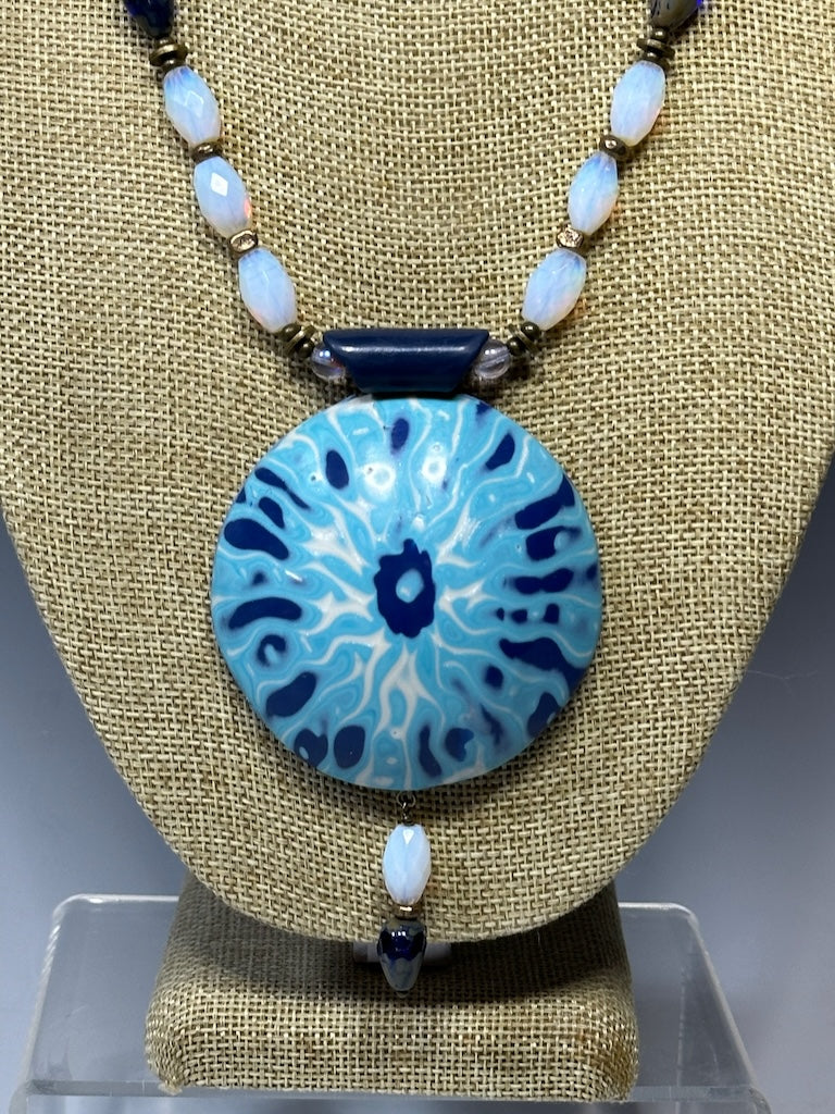 LARGE POLYMER CALY HOLLOW PENDANT WITH BLUE AND OPALESCENT GLASS HEAD CHAIN DKPCN736