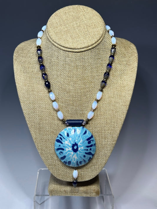 LARGE POLYMER CALY HOLLOW PENDANT WITH BLUE AND OPALESCENT GLASS HEAD CHAIN DKPCN736