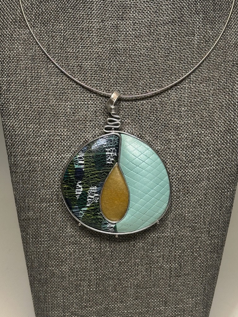 POLYMER CLAY AND METAL PENDANT ON STERLING SILVER NECK WIRE DKPCN802