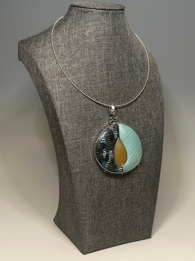 POLYMER CLAY AND METAL PENDANT ON STERLING SILVER NECK WIRE DKPCN802