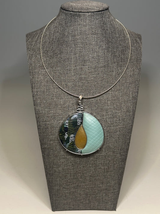 POLYMER CLAY AND METAL PENDANT ON STERLING SILVER NECK WIRE DKPCN802