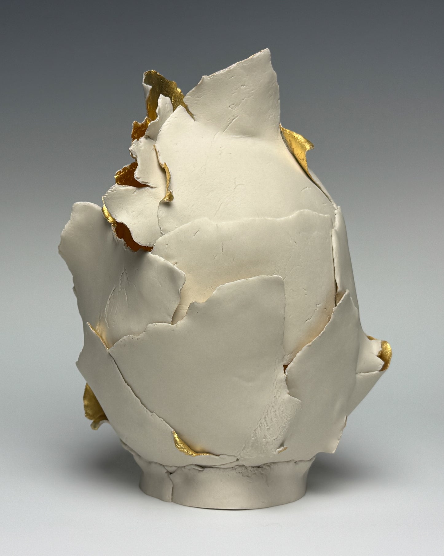 "HELD" PORCELAIN CERAMIC SCULPTURE WITH 23.75 KT GOLD LEAF