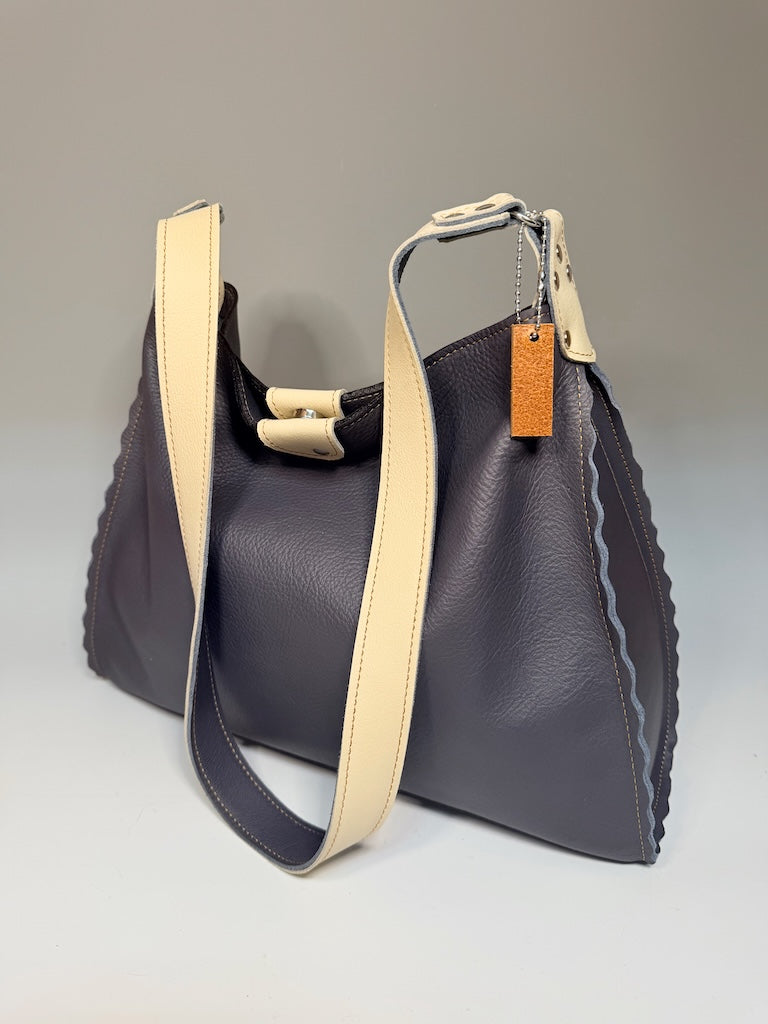 BLUE/GREY LEATHER HOBO BAG WITH SCALLOPED EDGES AND IVORY ACCENTS & MAGNETIC SNAP CLOSURE II338
