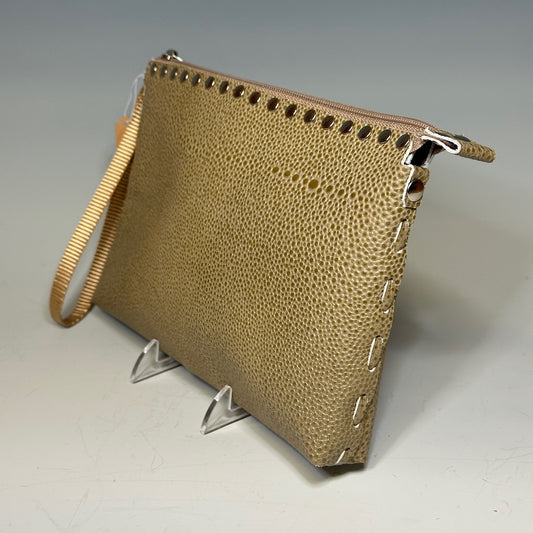 STINGRAY LEATHER WRISTLET II232T