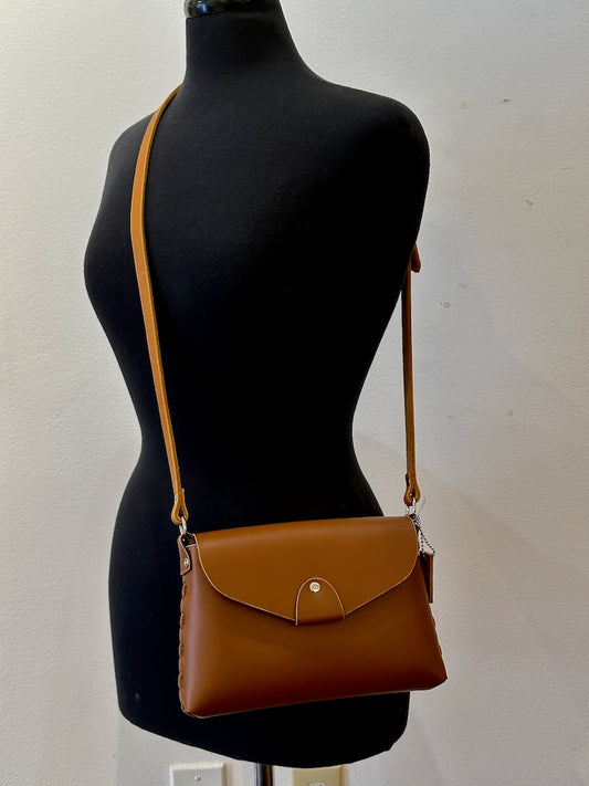 LIGHT BROWN SMALL FLAP CROSSBODY HANDBAG WITH MAGNETIC CLOSURE II258